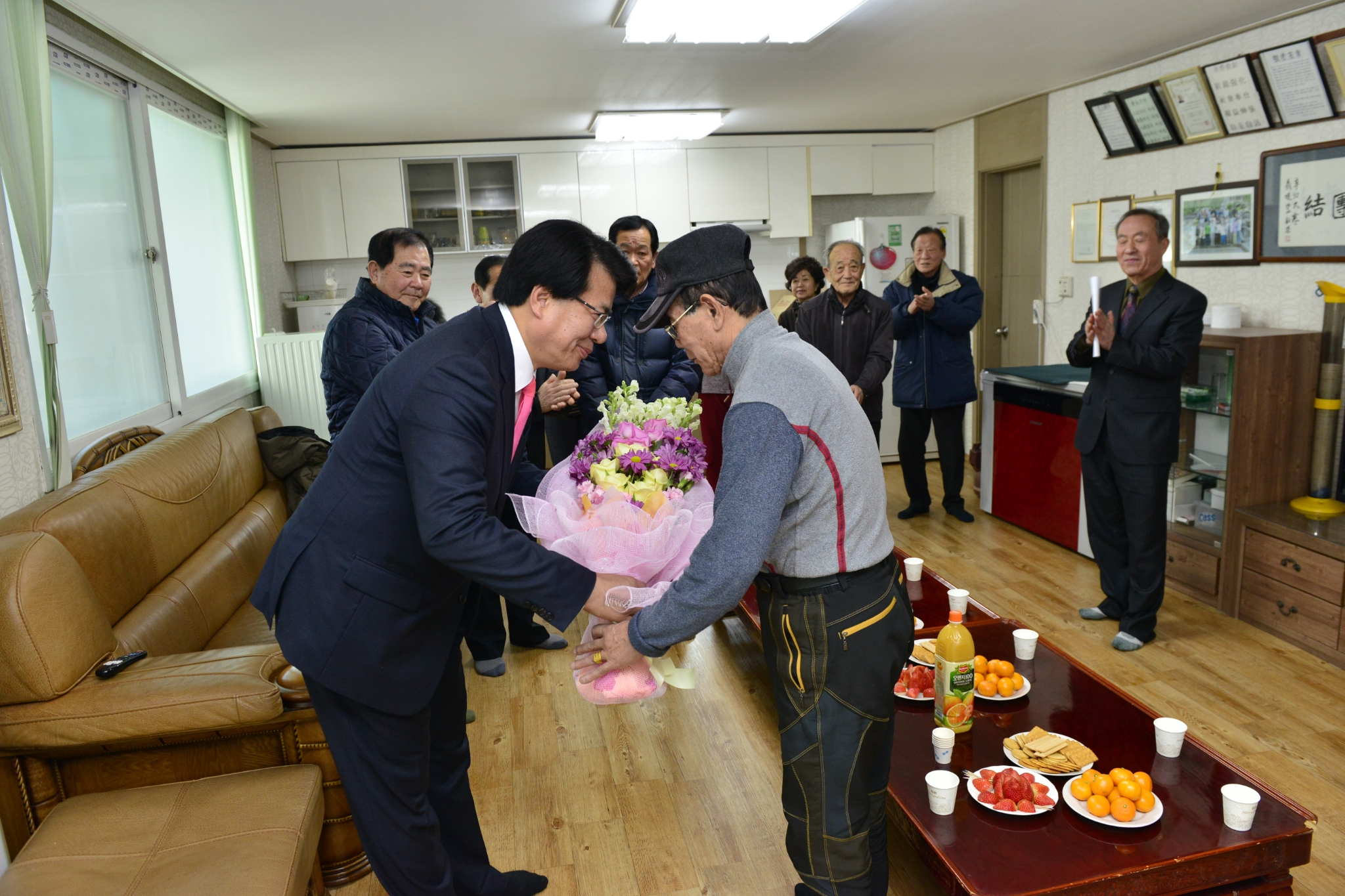 용두동 시정설명회 현장방문 하소1통 경로당 방문 이미지 2